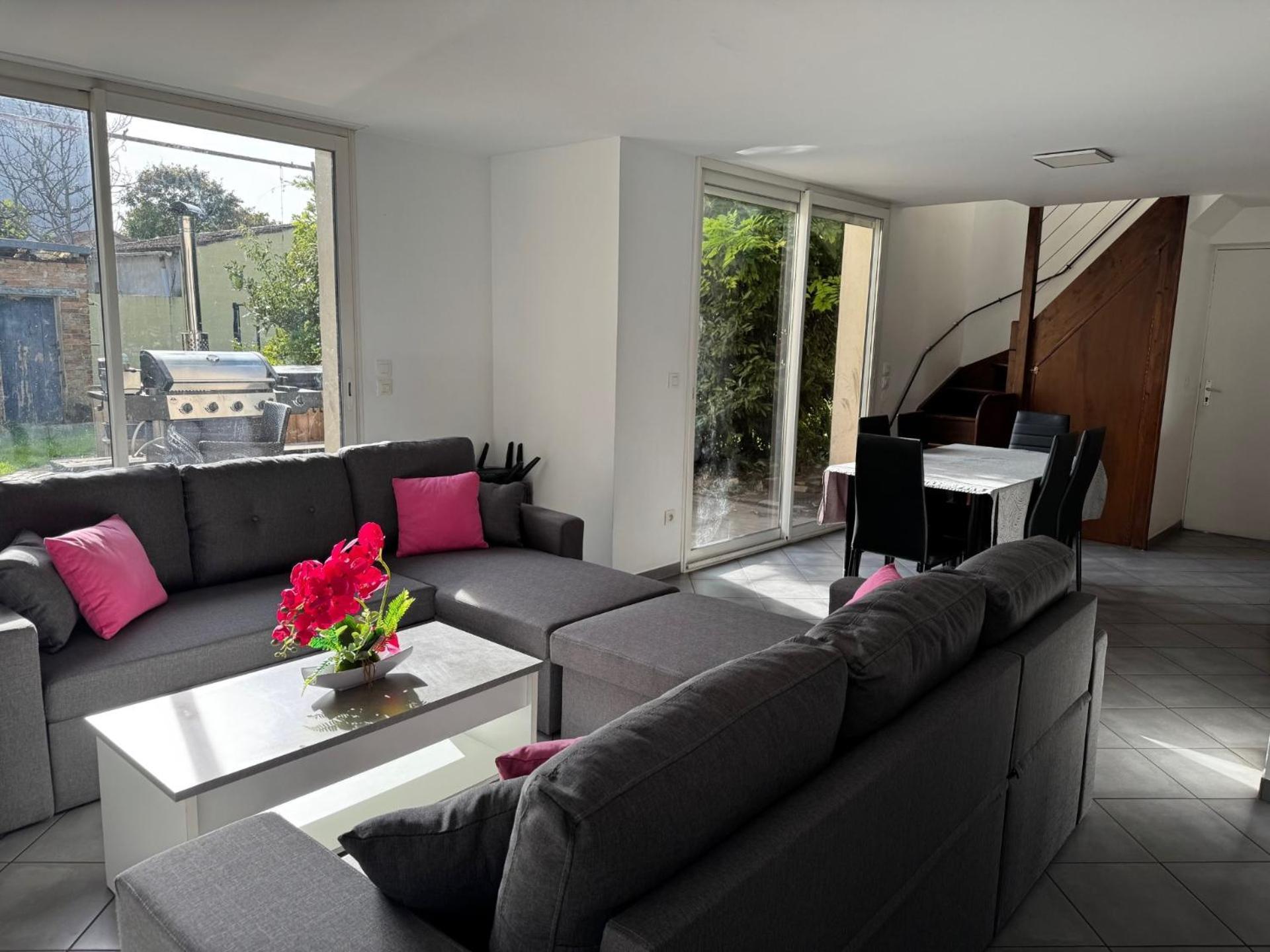 Bed To Rent - Maison Calme Avec Jacuzzi Sous Supplement Bordeaux Exterior foto
